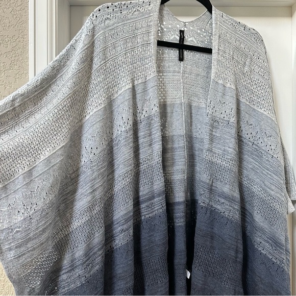 White House Black Market Blue Ombre Knit Shawl Cardigan Wrap Size Small - Picture 5 of 13